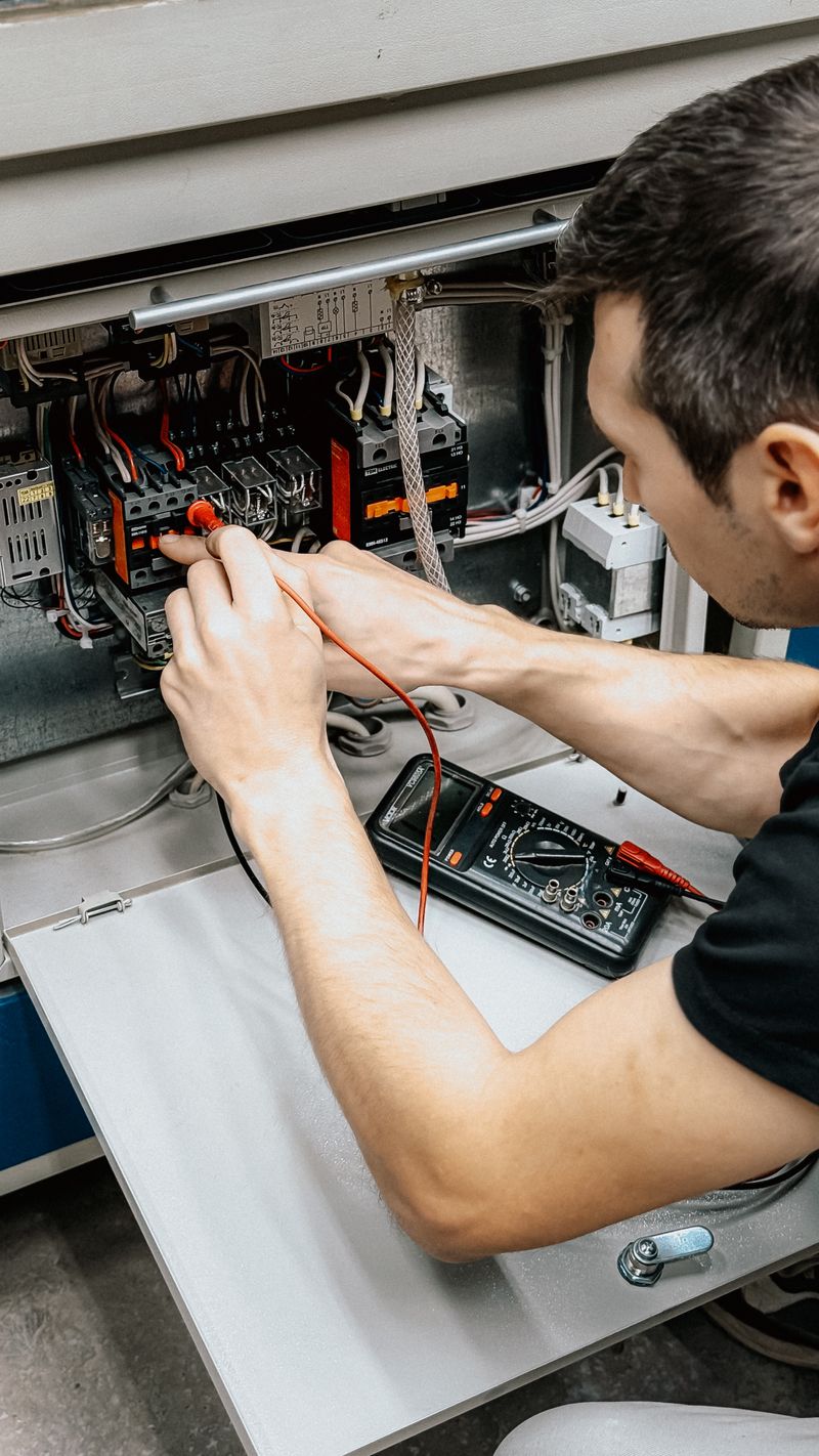 ¿Cuánto cuesta un electricista en Estados Unidos? Guía de precios 2026
